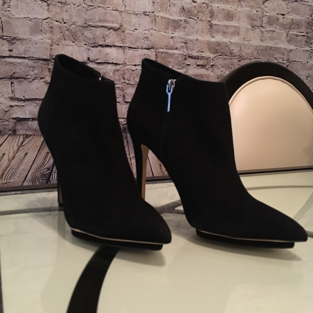 Colin Stuart VS SUEDE BLACK BOOTIES SIZE 9